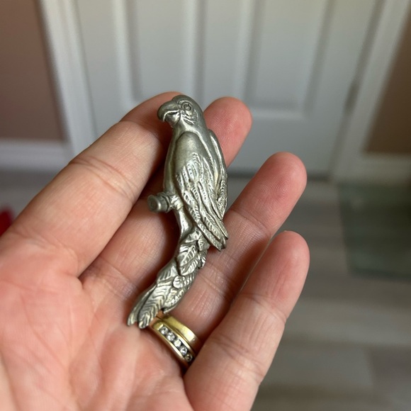 4/$50 Seagull 1986 pewter Silver Parrot Brooch 🦜 - Picture 3 of 8
